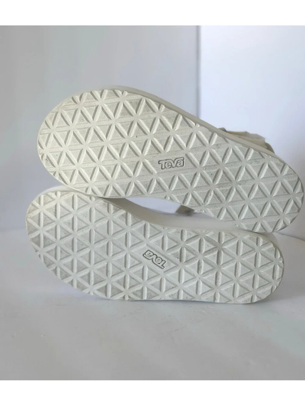 Teva Womens Platform Universal Sandal Size 9 White Strappy Platform Adjustable